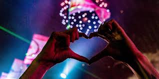 Maybe the mainstream crowd there didn't know them enough but hopefully they'd work better in 2020/2021. Pin Van Ridwan Op Music Festivals