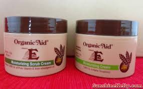 Waxelene uses beeswax to sooth and moisturize skin, a much more natural alternative to petroleum jelly. Sunshine Kelly Beauty Fashion Lifestyle Travel Fitness Organic Aid Skincare Review Vitamin E Oil