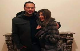 أول ظهور لريهام حجاج و زوجها رجل الأعمال محمد حلاوه فى عزاء محمود ياسين وفخامه السيارة المرسيدسميديا مصر. Ø²ÙˆØ§Ø¬ Ø±ÙŠÙ‡Ø§Ù… Ø­Ø¬Ø§Ø¬ Ù…Ù† Ø±Ø¬Ù„ Ø§Ù„Ø£Ø¹Ù…Ø§Ù„ Ù…Ø­Ù…Ø¯ Ø­Ù„Ø§ÙˆØ© Ø·Ù„ÙŠÙ‚ ÙŠØ§Ø³Ù…ÙŠÙ† Ø¹Ø¨Ø¯ Ø§Ù„Ø¹Ø²ÙŠØ² ØµÙˆØ± Ø¨ÙˆØ§Ø¨Ø© Ø§Ù„Ø£Ù‡Ø±Ø§Ù…