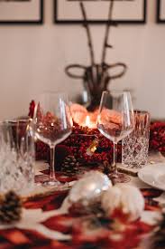 Weihnachtliche Tischdekoration In Rot Silber Tischdekoration Weihnachten Tischdekoration Deko Weihnachten Tisch