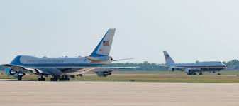 Trump unexpectedly switches back to old Air Force One, sidelining Qatari jet