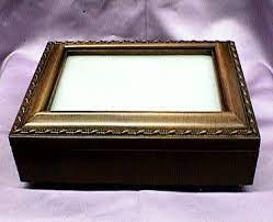 .editor you can create custom music box melodies, share them on the web, export to mp3, midi, pdf print outs and play them on diy paper strip music boxes. Custom Music Box Choose Your Own Song