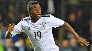 Moukoko turns 17 on 20/11/2021, then signs a professional contract that expires on 30/6/2022 and then does not want to sign a new contract in the meantime, because he has just signed one. Bundesliga Borussia Dortmund S 15 Year Old Striker Youssoufa Moukoko Receives Germany U19s Call Up