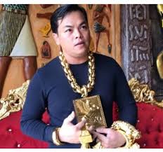 The most common rantai emas material is gold. Lelaki Terlebihan Kaya Ini Salut Emas Pada 3 Buah Motosikalnya My Info Maya