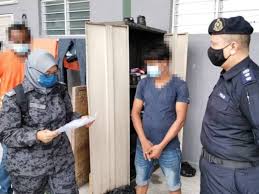 Waktu lokal saat ini di teluk intan adalah 74 menit lebih dulu waktu matahari yang terlihat. Kilang Dikompaun Pekerja Lebih 60 Peratus