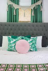 Посмотрите больше идей на темы «зеленая спальня, спальня, интерьер». Pink Green Boho Bedroom Makeover Home Projects Makeovers