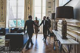 A meeting with french president emmanuel macron and his wife. Fjafgggfkhdaam