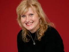 Julie Loxton's Instagram, Twitter & Facebook