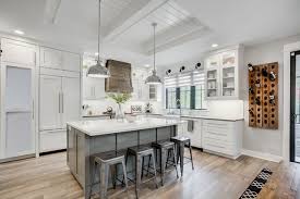 Rustic modern or rustic chic is a style of interior design that uses of historical period room installations or furniture within a more modern overall room design. Rustic Modern Farmhouse Landhausstil Kuche Grand Rapids Von Cvi Design Carly Visser