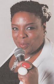 Quel giorno ci siamo alzati molto presto, cioé mi son alzata alle sette e  mio marito si era alzato più presto alle sei