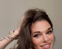 Renee Doyle's Instagram, Twitter & Facebook