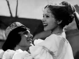 Das berichtete der nachrichtensender cnn prima news unter berufung auf ihren sohn. Libuse Safrankova Und Pavel Travnicek In Drei Haselnusse Fur Aschenbrodel Tri Orisky Pro Popelku Classic Actresses Historical Movies Cinderella