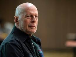 Bruce Willis laat zich weer eens in het openbaar zien: 'Hij bedankte de  hulpverleners in Los Angeles'