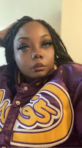 Hi 👋 I'm Dam Dam and you ? Kindly introduce yourself with your picture and  ur name Let's get to know ourselves more better ✍️:ThatPosGirl