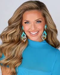 Paige Ewing's Instagram, Twitter & Facebook