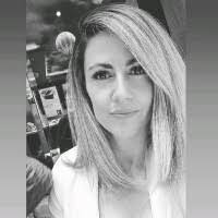 Ann Freestone's Instagram, Twitter & Facebook