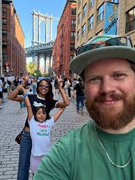 Do we really need a backstory before a bite and beam??? DO WE REALLY!?!?  lol . . #chicagotalent #chicagoactor #chicagomodel #chicagoproducer  #chicagomom #chicagoproduction #castingchicago #reelhumor #reellaughs  #chicagocomedy #actorlife #actorhumor