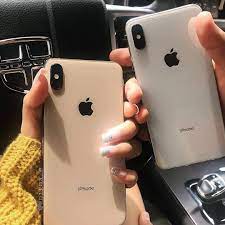 Gambar Mungkin Berisi Satu Orang Atau Lebih Dan Telepon Iphone Aksesoris Gambar