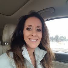 Lynnette Edic's Instagram, Twitter & Facebook