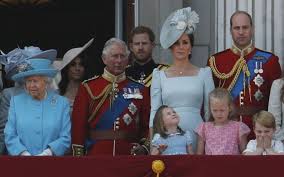 Familia regală, „șocată de răspunsul „insultător al lui harry și meghan la adresa reginei în legătură cu megxit. 10 Reguli Ciudate Din Familia RegalÄƒ BritanicÄƒ Verdict Ro