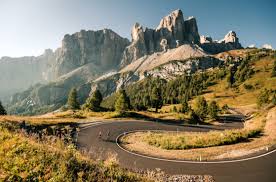 Captures some of the climbs and descents, including passo giau. Maratona Dles Dolomites 4 Cose Da Fare Per Sostenere Una Delle Granfondo Piu Famose Al Mondo Bicitv