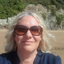 Just wondering if anybody knows if mr Roberts or mr Costin from the groups  photo are still alive?