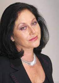 Ela era montserrat, uma socialite que era dominada pela mãe graziela, personagem de daniela castro. Angelica Aragon Ecured