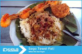 Mi ongklok, adalah masakan khas kabupaten wonosobo yang terbuat dari bahan mi kering atau mi basah yang direbus dan diberi tambahan berupa sayur kubis yang dicampuradukkan (diongklok) di dalam panci rebus, dan setelah matang, ditambahkan dengan tepung kanji masak (biasanya berwarna cokelat) sebagai penyedap masakan, dan biasanya dapat disantap. Kuliner Pati Hits Rekomendasi Makanan Yang Paling Enak Dan Wajib Kalian Coba