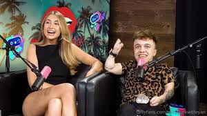 Lillian Phillips ( Lily Phillips ) - Fucks Little Person | PornWex