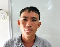 Khởi tố đối tượng hất nồi lẩu đang sôi vào người phụ nữ gây thương tích