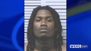 Mobile robbery: Local man arrested, 2 suspects still at large, police say