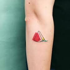 Cizgisel Dovmeleriyle Aski Anlatan Sanatcidan 20 Dovme Modeli Sanatli Bi Blog Dovmeli Kadin Dovme Mini Tattoos