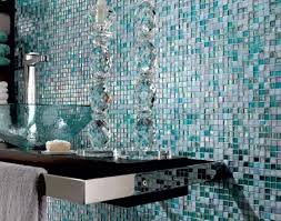 Marmo nero striato con rubinetteria dorata. Bagni Moderni Con Mosaico Foto Design Mag