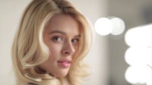 Start with blonde bombshell shampoo, squeeze excess water out of hair. How To Create Bombshell Blonde Hair Color Matrix Youtube