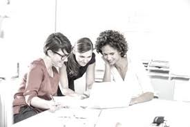 Jika anda harus melihat ke bawah atau ke atas, maka anda perlu. Mahu Menggalakkan Dan Mengilhami Motivasi Pekerja