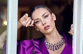 En los últimos años ester expósito se ha convertido en una de las personalidades más importantes del mundo del espectáculo de habla hispana. Revelaron Imagenes De Ester Exposito Antes De Elite