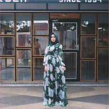 Model baju kebaya couple kondangan terbaru merupakan contoh yg paling poly pada cari oleh para anak. Outfit Baju Gamis Berhijab Ala Selebgram 2018