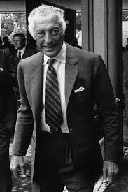 A fashion guru renowned for wearing this watch outside his shirt cuff. Gianni Agnelli S Style Suits Ties And Watches Of An Italian Icon