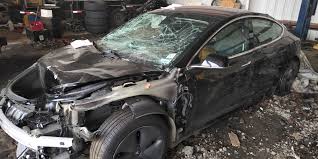 Die fahrzeugelektronik überprüft das airbagmodul. Tesla Model 3 Airbags Funktionieren Bei Einem Unfall Einer Familie Nicht Business Insider
