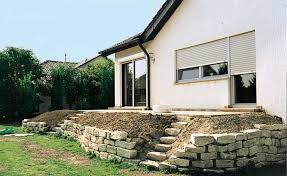 Terrassenbeete Auf Hohem Niveau Natursteinmauer Gartendekoration Bepflanzung