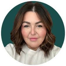 Jennifer Heinze's Instagram, Twitter & Facebook