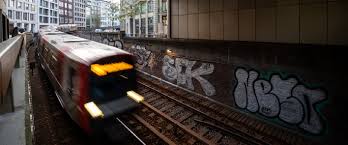 Während der u3 werden besonders reflexe, beweglichkeit und hüfte untersucht. U3 In Der Innenstadt Fur 14 Monate Gesperrt Warum So Lange