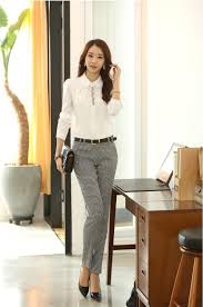 Black capris always seem like they dress up easier! Pin On Formal Wear