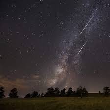 This Fall S Meteor Showers Will Be Spectacular Here S How To See Them At Peak Meteor Shower Meteor Falls Meteor