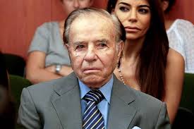 Es un político y abogado argentino que fuera presidente de dicho país entre 1989 a 1999, siendo el segundo que más tiempo ha permanecido en el cargo solo antecedido por julio argentino roca. Argentine Ex President Carlos Menem Faces Trial Wsj