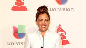 En las redes sociales la reacción de natalia lafourcade se viralizó, sobre todo por parte de los detractores de. Viral La Expresion De Natalia Lafourcade Por El Grammy De Maluma