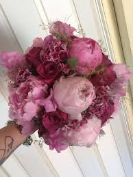 Notfallkörbchen hochzeit feld hochzeit brautstrauß blumen braut blumen sitzordnung hochzeit wunderkerzen hochzeit hochzeit rustikal ranunkel party. Pfingstrosen Rosen Und Bartnelken In Beerentonen Blumenstrauss Hochzeit Brautstrauss Brautstrausse