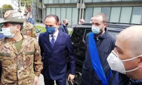 Nato e cresciuto a potenza prima di entrare in accademia militare, il generale figliuolo vive a torino con la moglie enza ed ha due figli: Il Generale Figliuolo In Visita A Novara Prima Novara