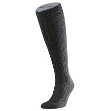 Our wide selection is elegible for free shipping and free returns. Falke Teppich Im Schuh Kniestrumpfe Gekettelte Spitze Fur Herren Schwarz 41 42 Galeria Karstadt Kaufhof