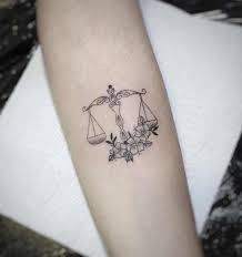 Tattoos Zeichen Waage Die Bedeutung Der Geschichte 50 Fotos Libra Tattoo Balance Tattoo Tattoos